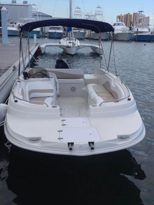 21′ Deck Boat Rental in Riviera Beach Marina